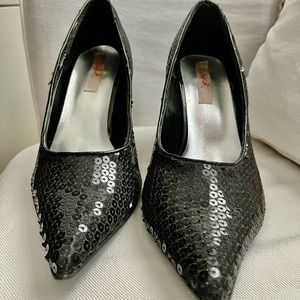 Beautiful sexy sequins black pumps with metallic silver heal.